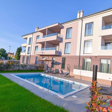 Luxury Apartment Faro With Sea View And Swimming Pool Premantura Kültér fotó