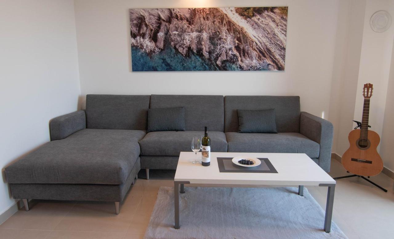 Luxury Apartment Faro With Sea View And Swimming Pool Premantura Kültér fotó