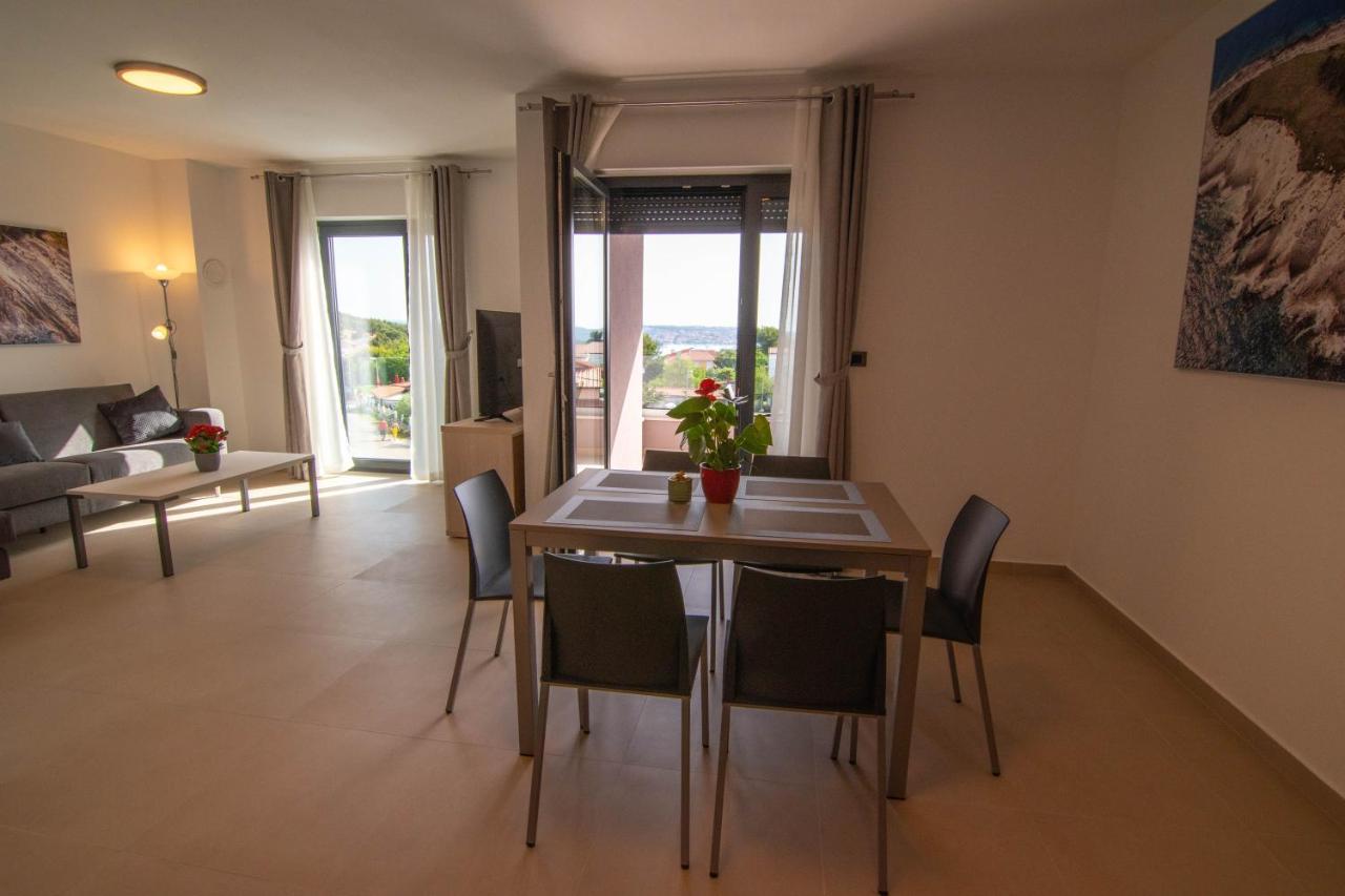 Luxury Apartment Faro With Sea View And Swimming Pool Premantura Kültér fotó